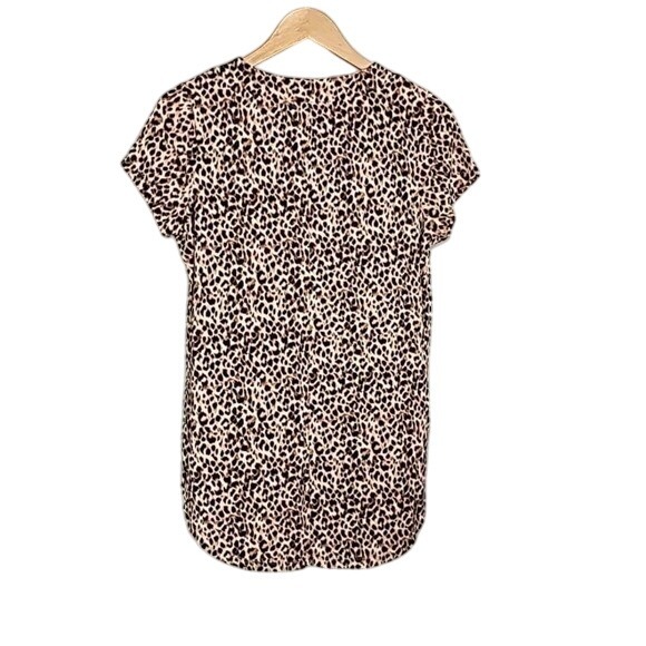 Old Navy Leopard Shirt Top Flowy Animal Print V-neck Tee Size S EUC - Picture 2 of 5